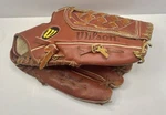 Wilson Pro Special 2665 Rht Right Hand Throw Baseball Glove Brown. Fixed Price $19.95.