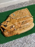 Mizuno Mfr 1401 Professional Model Baseball Glove Rht. Fixed Price $36.10.