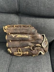 Mizuno Fastpitch Glove 12.5" Gfn 1250F1 Right Hand Throw. Fixed Price $29.99.