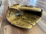 Franklin Field Master Series 14 Softball Glove Rht Cfs 22600. Fixed Price $25.00.