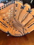 Mizuno Supreme Gsp 1401TG 14" Brown Leather Right Hand Rht Baseball Glove. Fixed Price $30.00.