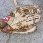 Vintage Ssk DPG-510 Simple Leather Baseball Glove Rht. Fixed Price $25.00.