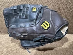 Wilson Flex Back A2103 Advisory Staff Rht Brown Baseball Glove 12 1/2. Fixed Price $24.74.
