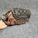 Louisville Slugger F1150P 11.5 Professional Pattern Right Hand Throw Glove Mitt. Fixed Price $9.99.