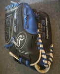 10.5" Rawlings PL105RW Players Series Youth Baseball Glove Right Handed Throw. Fixed Price $10.18.