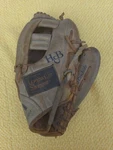 Louisville Slugger LSG44 Glove Graig Nettles Y4418. Fixed Price $30.00.