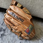 Vintage Mizuno Baseball Glove 13" Rht Max Flex MM5075FB Professional Model. Fixed Price $19.95.