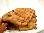 Wilson A2221 Rh Mitt Player Model Buddy Bell. Fixed Price $24.99.