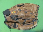 Vintage Easton Black Magic ETX200 10" Pattern Rht Kid Baseball Glove. Fixed Price $12.95.