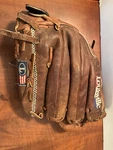 Louisville Slugger ICF1275 R/h Fast Pitch Softball Glove 12.75 Left Hand Throw. Fixed Price $87.99.
