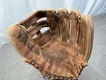 Spalding Lou Piniella Advisory Staff Baseball Glove Rht 42-5367. Fixed Price $15.00.