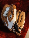 Easton N12FP 12" Pattern Leather Fastpitch Glove Rht. Fixed Price $15.00.