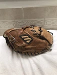 Mizuno MCL-2000 Broken In Well Padded 32 Baseball Catchers Mitt Right Throw. Fixed Price $110.00.