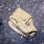 Louisville Slugger Hoss Series TPX1151H 11.5 Lht Glove Brown Tan Leather. Fixed Price $27.99.