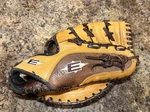 Easton Stb 3 Baseball Glove Rht. Fixed Price $15.99.