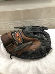 Easton NAT21W 33 Women Broken In Fastpitch Softball Catchers Mitt Right Throw. Fixed Price $110.00.
