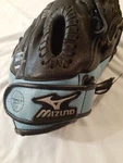 Mizuno Gpp 1155T 11.5 Inches Glove Prospect Series Blackwith Blue Fastpitch. Fixed Price $15.00.