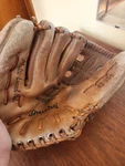 Vintage Spalding Don Kessinger Autograph Model 42-354 Baseball Glove Mitt Left. Fixed Price $12.00.