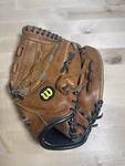 Wilson Baseball Glove A1821 PRO6 Leather Rht Flex Back 11. Fixed Price $15.39.