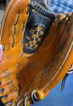 Louisville Slugger Leather WHBG28 12" Baseball/softball Glove Rob Ventura Rh. Fixed Price $18.85.