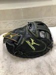 Mizuno GXS-92D 34 Womens Girls Fastpitch Softball Catchers Mitt Right Throw. Fixed Price $120.00.