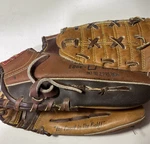 Rawlings GJ97 Deepwell Pocket Cesar Credeno Baseball Glove Right Hand Throwing. Fixed Price $14.90.