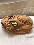 Mizuno MZ-C20 Supreme Pro Scoop 32 Baseball Catchers Mitt Right Hand Throw. Fixed Price $90.00.