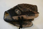 Louisville Slugger Rocket Man Baseball Glove 11.5'' LS1150RC Right Hand Throw Ac. Fixed Price $24.95.
