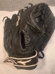 Mizuno Prospect Gpl 1250F2 12.5 Fast Pitch Rht Softball Glove Right Hand Thrower. Fixed Price $12.00.