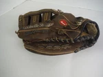 Louisville Slugger 13.5 Tournament Player Series GTPS-9, Left Hand Thrower. Fixed Price $25.00.