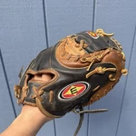 Easton Genuine Series GS22 Catchers Mitt Leather Baseball Glove Rht Brown Black. Fixed Price $49.45.