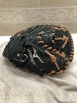 Mizuno GXC-105D2 30 Boys Fully Broken In Baseball Catchers Mitt Right Throw. Fixed Price $85.00.
