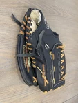 Black Louisville Slugger 10.5" Baseball Softball Glove L1050 Left Hand Thrower. Fixed Price $28.00.