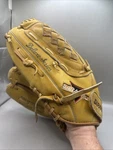 Saranac Deluxe Series Diamond Pro C6009 Right Handed Leather Glove Lh Left Throw. Fixed Price $18.00.