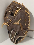 Mizuno GXS-90F3 Women Girls Deep Pocket 34 Softball Catchers Mitt Right Throw. Fixed Price $55.00.