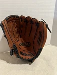 Euc Wilson Dual Hinge Fastpitch Softball Baseball Glove 11" Rh Thrower Pro AO450. Fixed Price $20.00.