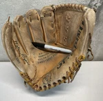 Vintage Spalding Nolan Ryan Left Handed Youth Glove Model #42-6116 Mlb 80S. Fixed Price $19.99.
