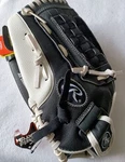 Rawlings Black/white HFP125BW 12.5 Zero Shock Tech Right Hand Glove Throws Left. Fixed Price $29.66.