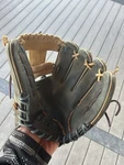 WILSONA2000 11.5 Baseball Glove Model 1786. Fixed Price $165.00.