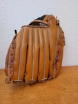 Ssk AA-231-3 Baseball Glove Mitt Rawhide Lacing Deep-set Pocket Steerhide Rht 8". Fixed Price $14.99.