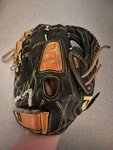 Demarini Diablo 1/2 AO7255A125GLOVE Mitt Left Throw Right. Fixed Price $50.00.