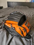 Rawlings Heart Of The Hide PRONP4-2BO, Rh 11 1/2 Brand New Condition Shipped. Fixed Price $269.00.