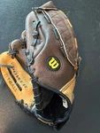 Wilson Youth T-ball Baseball Glove 425 Easy Catch A0427 Z95 Right Hand Throw. Fixed Price $15.00.