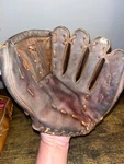 Spalding "the Youngstar Model" Youth Baseball Glove Right Handers Rht # 42-8425. Fixed Price $5.99.