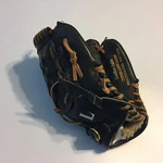 Vtg Louisville Slugger Black Baseball Glove AL1050 10.5" Right Hand Thrower. Fixed Price $21.99.