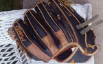Easton MAKO1150BM Limited Edition 11.5 Lht Baseball Glove Professional Leather. Fixed Price $100.00.