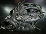 Louisville Slugger Xeno Series XNRF17175 12.5 Fastpitch Softball Glove Black Rht. Fixed Price $39.95.