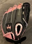 Louisville Diva Pink Black 9.5 Spring Girls Youth Softball Glove Rht Mitt Left. Fixed Price $5.79.