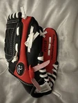 Rawlings Playmaker Series Rht Glove Ages 3-5 (PL91SB) New Without Tags. Fixed Price $8.00.