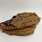 Spalding Pro Model Rodcarew 42-227 12" Right Hand Thrower Vintage Baseball Glove. Fixed Price $36.00.